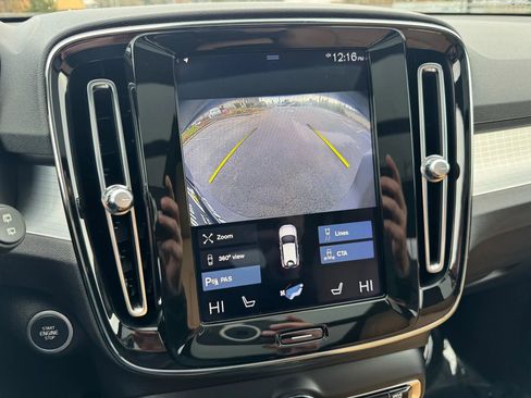 Used 2020 Volvo XC40 T5 Momentum w/ Protection Package Premier image 37