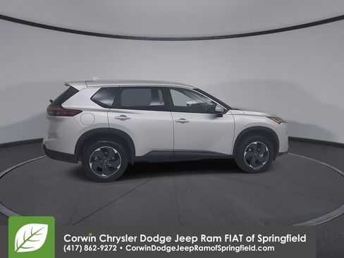 Used 2025 Nissan Rogue SV image 16