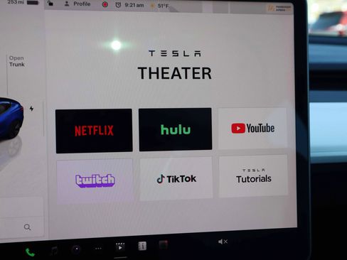 Used 2023 Tesla Model 3 Standard Range image 22