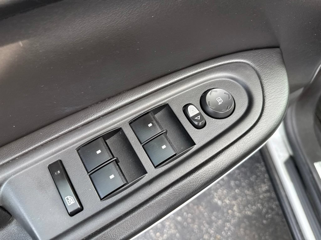 Used 2012 GMC Acadia SLE FWD image 15