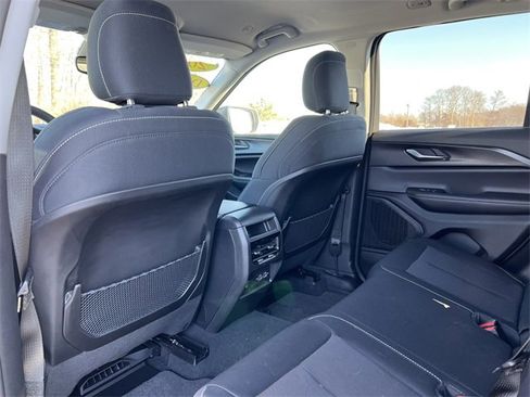 Used 2023 Jeep Grand Cherokee Laredo w/ Luxury Tech Group I image 31