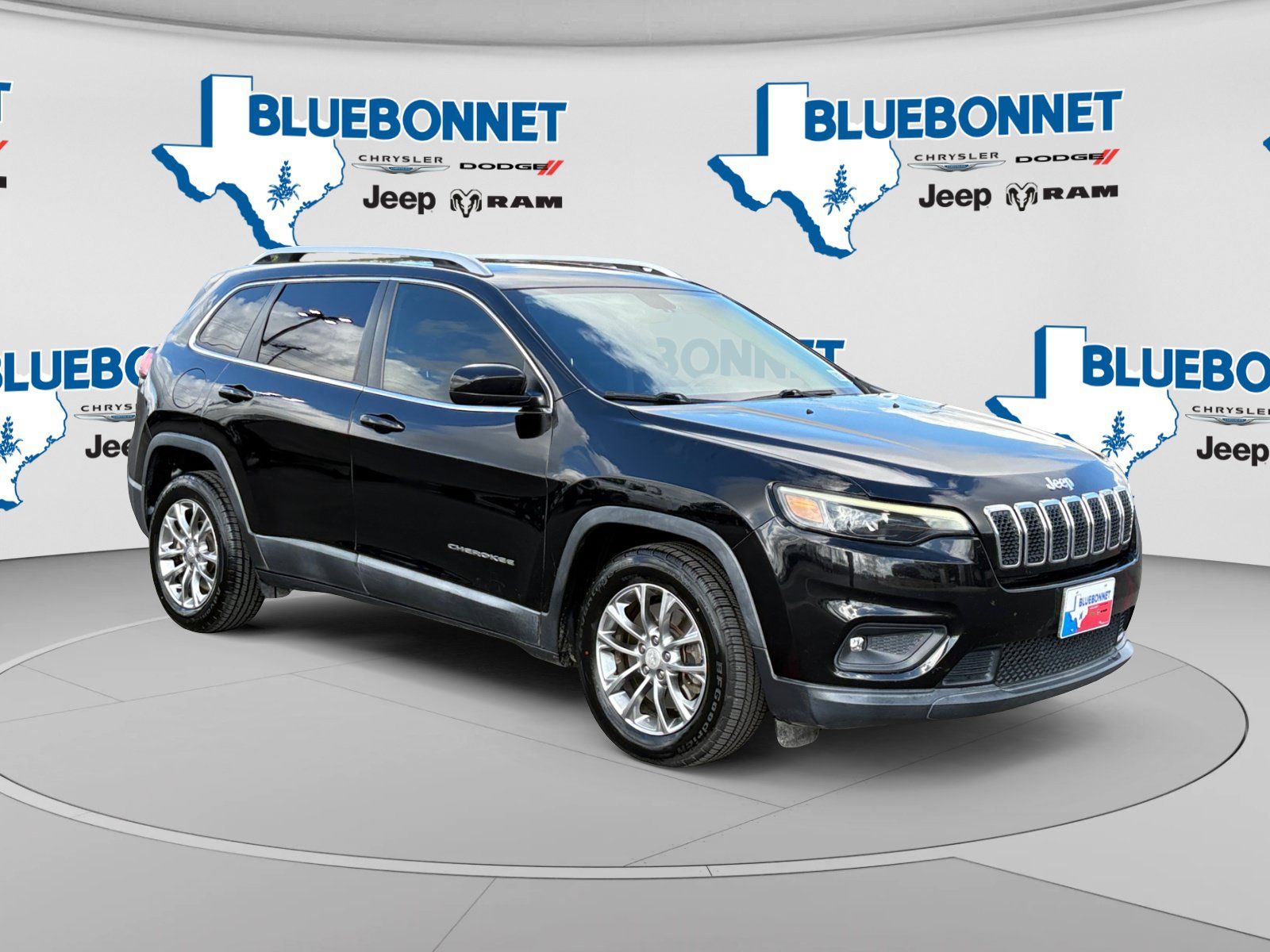 Used 2019 Jeep Cherokee Latitude Plus FWD image 3