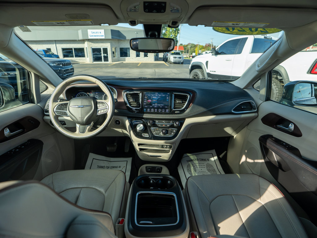 Used 2020 Chrysler Pacifica Limited FWD image 17