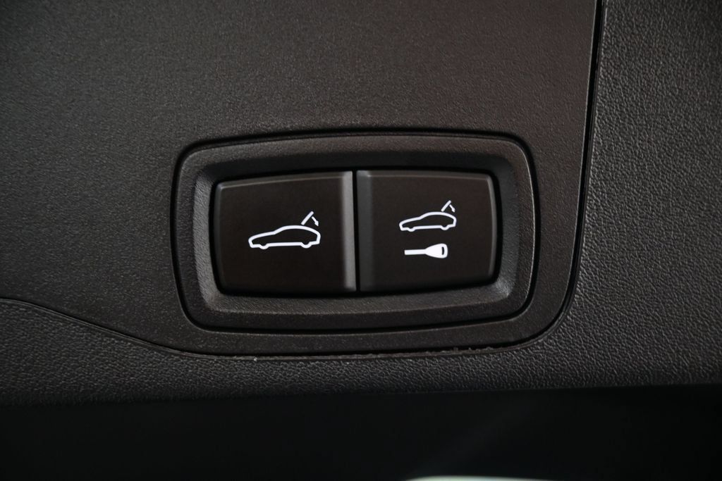 Certified 2025 Porsche Taycan 4S AWD/4WD image 36