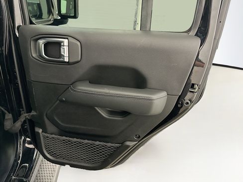Used 2023 Jeep Wrangler Unlimited Sahara w/ Cold Weather Group AWD/4WD image 31