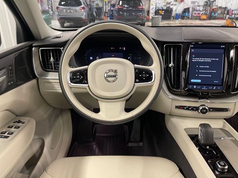 Certified 2025 Volvo XC60 T8 Plus w/ Protection Package Premier AWD/4WD image 17