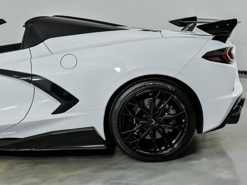 Used 2023 Chevrolet Corvette Stingray Preferred Conv w/ 2LT RWD image 9