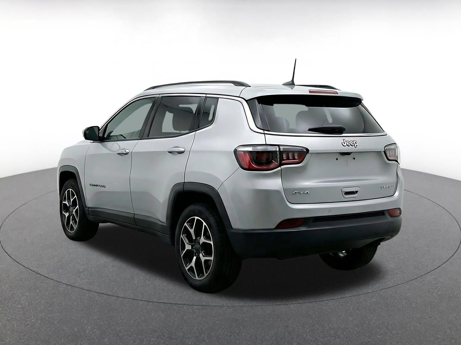 Used 2025 Jeep Compass Limited AWD/4WD image 6