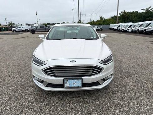 Used 2017 Ford Fusion SE w/ Fusion SE Technology Package AWD/4WD image 2