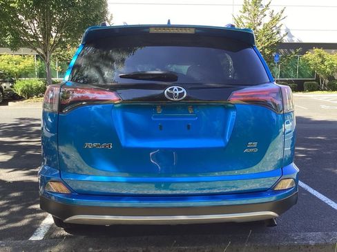 Used 2018 Toyota RAV4 SE w/ Power Extra Value Package AWD/4WD image 5