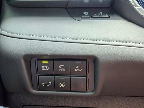 Used 2026 Toyota Highlander Platinum AWD/4WD image 23