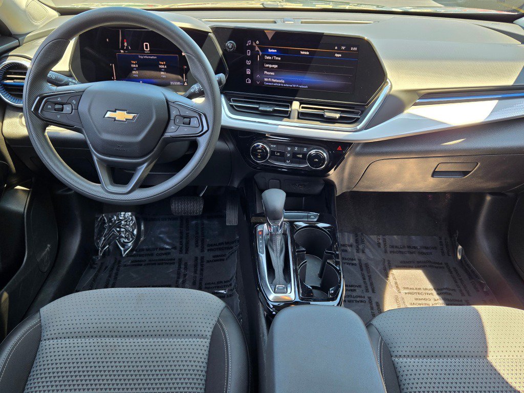 Certified 2025 Chevrolet Trax LT FWD image 18