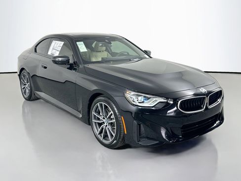 Used 2025 BMW 230i Coupe w/ Premium Package image 4
