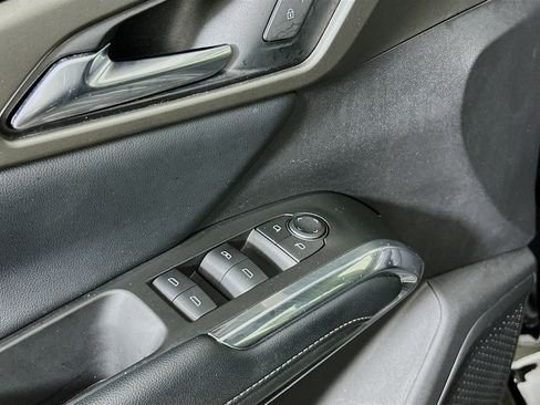 Used 2025 Chevrolet Traverse LT image 15