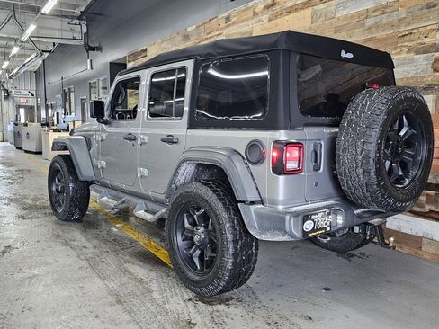 Used 2018 Jeep Wrangler Unlimited Sport S image 4