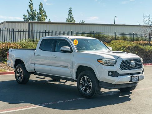 Certified 2018 Toyota Tacoma TRD Sport RWD image 3