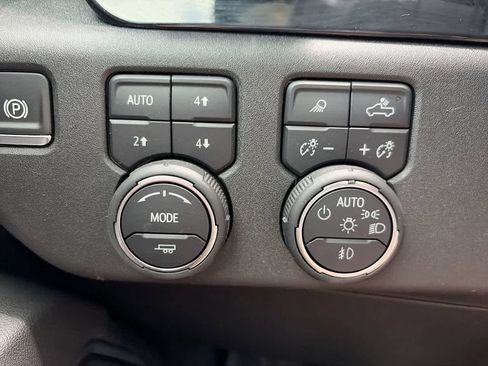 Used 2025 Chevrolet Silverado 1500 LTZ AWD/4WD image 25