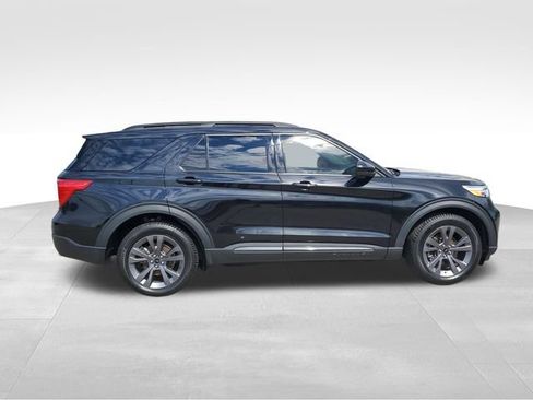 Used 2023 Ford Explorer XLT w/ Equipment Group 202A AWD/4WD image 3
