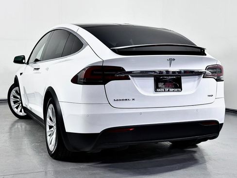 Used 2018 Tesla Model X 75D image 9