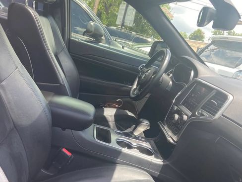 Used 2018 Jeep Grand Cherokee Altitude RWD image 16