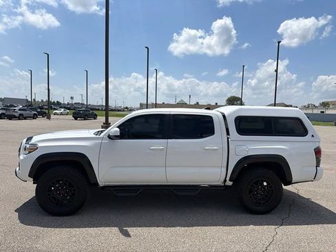Used 2017 Toyota Tacoma SR5 w/ Tow Package AWD/4WD image 3