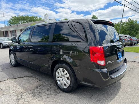 Used 2019 Dodge Grand Caravan SE FWD image 4