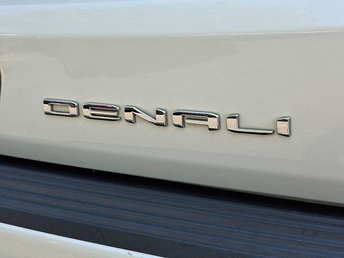 Used 2023 GMC Yukon Denali Ultimate AWD/4WD image 40