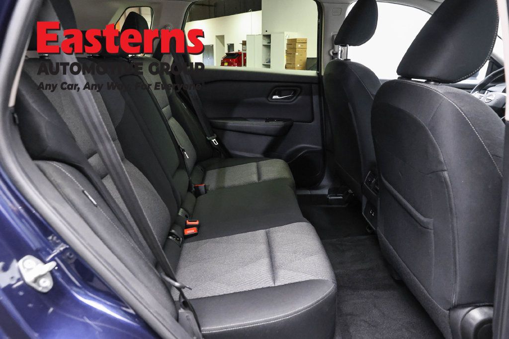 Used 2025 Nissan Rogue SV AWD/4WD image 25