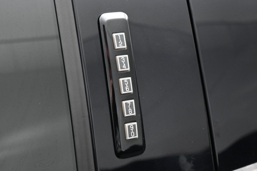 Used 2019 Ford F150 Lariat w/ Equipment Group 502A Luxury AWD/4WD image 10
