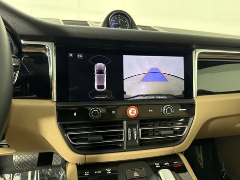 Certified 2026 Porsche Macan AWD/4WD image 30
