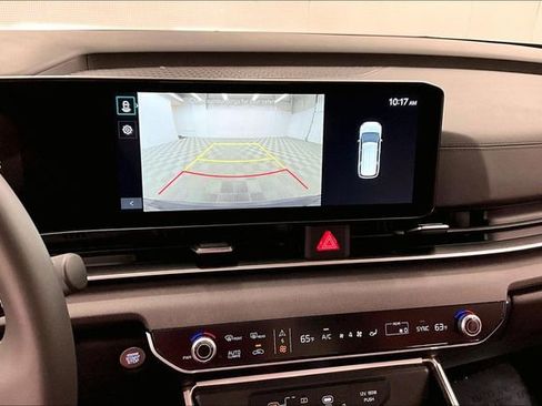 Used 2026 Kia Carnival EX FWD image 29