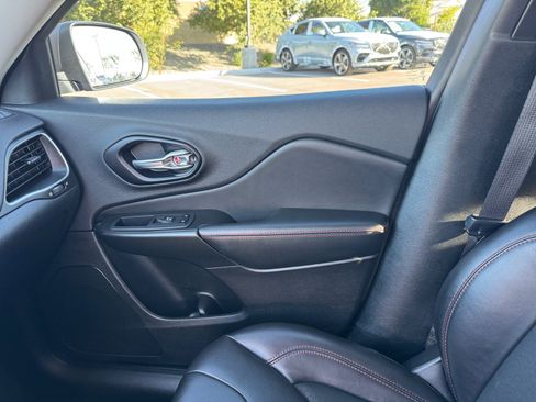 Used 2021 Jeep Cherokee Trailhawk w/ Technology Group image 16