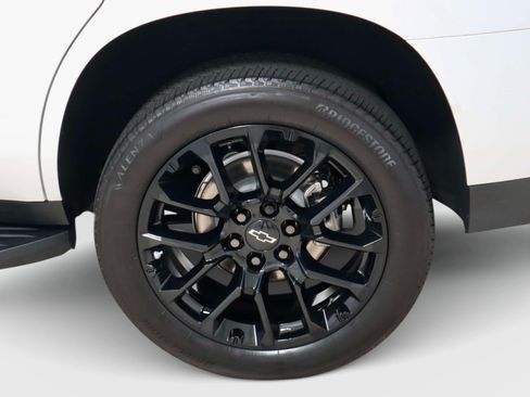 Used 2025 Chevrolet Tahoe High Country AWD/4WD image 8