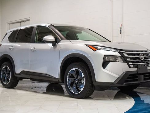 Used 2025 Nissan Rogue SV AWD/4WD image 5
