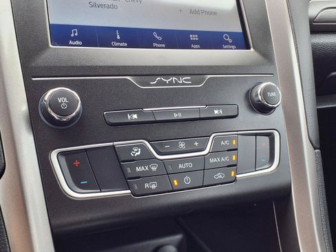 Used 2020 Ford Fusion SE FWD image 11