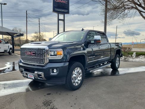 Used 2018 GMC Sierra 2500 Denali w/ Duramax Plus Package image 4