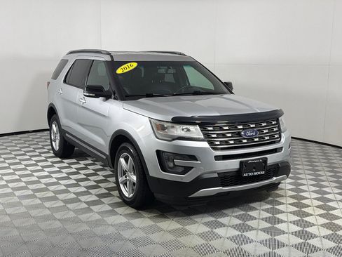 Used 2016 Ford Explorer XLT w/ Equipment Group 202A AWD/4WD image 3