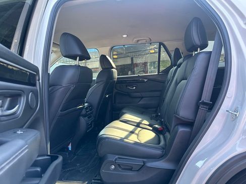 Used 2025 Honda Pilot EX-L image 17