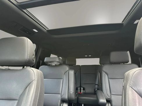 Used 2023 Chevrolet Suburban LT w/ LT Signature Plus Package RWD image 10