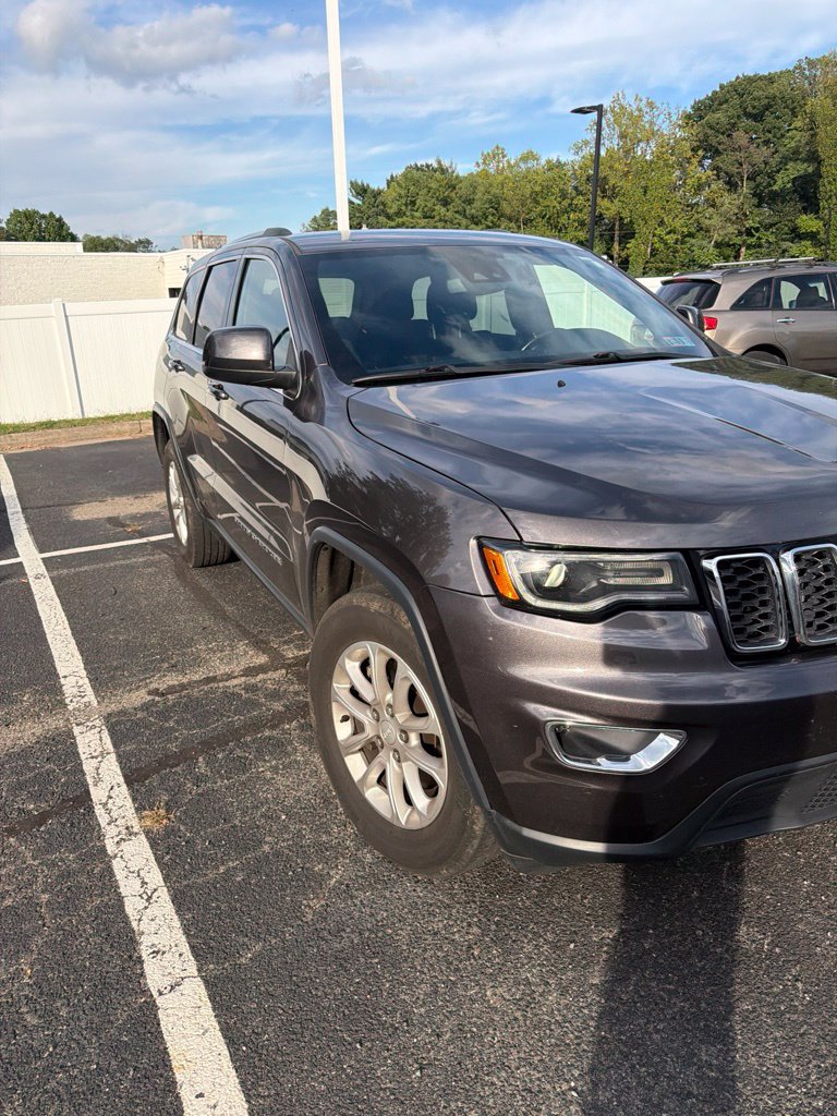Used 2021 Jeep Grand Cherokee Laredo AWD/4WD image 3