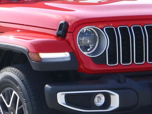 Used 2024 Jeep Wrangler Unlimited Sahara AWD/4WD image 7