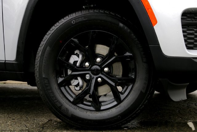 New 2025 Jeep Grand Cherokee Altitude RWD image 2
