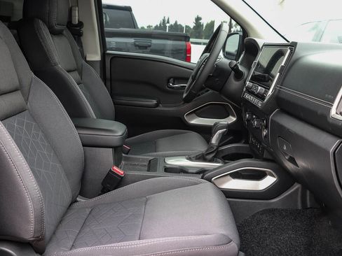 Used 2025 Nissan Frontier SV w/ SV Convenience Package RWD image 16