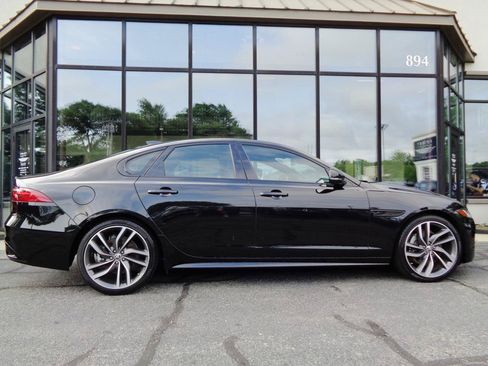 Used 2024 Jaguar XF R-Dynamic SE AWD/4WD image 4
