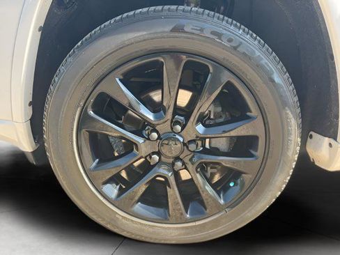 Used 2019 Jeep Grand Cherokee Altitude image 12