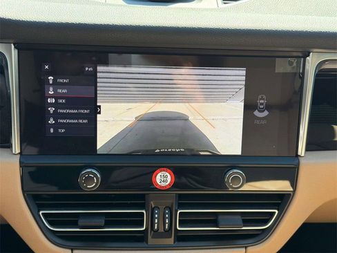 Certified 2025 Porsche Macan Base image 25