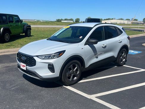 Used 2025 Ford Escape ST-Line FWD image 3