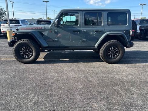 Used 2025 Jeep Wrangler Unlimited Rubicon AWD/4WD image 4