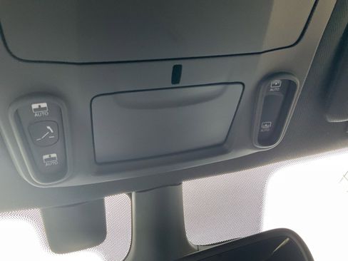 Used 2021 Chrysler Pacifica Touring-L w/ Premium & Safety Sphere Group image 15