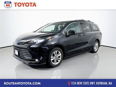 Used 2022 Toyota Sienna XLE Woodland Edition